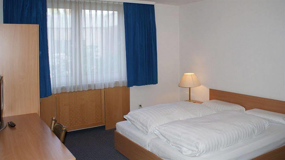 Buergerhaus Hotel Steinbach im Taunus Exterior foto